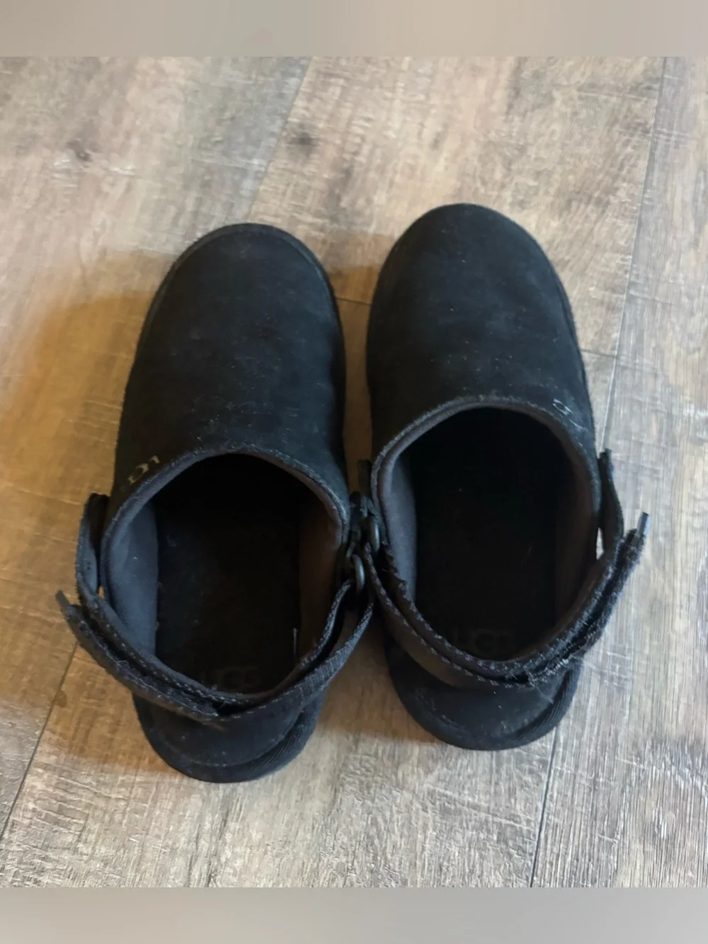 UGG goldenstar girl’s size 2 black slip on clog slippers with swivel heal strap